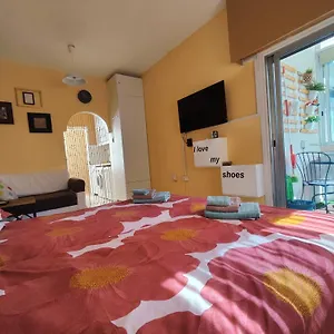 https://elena-apartmen.larnacahotels.org